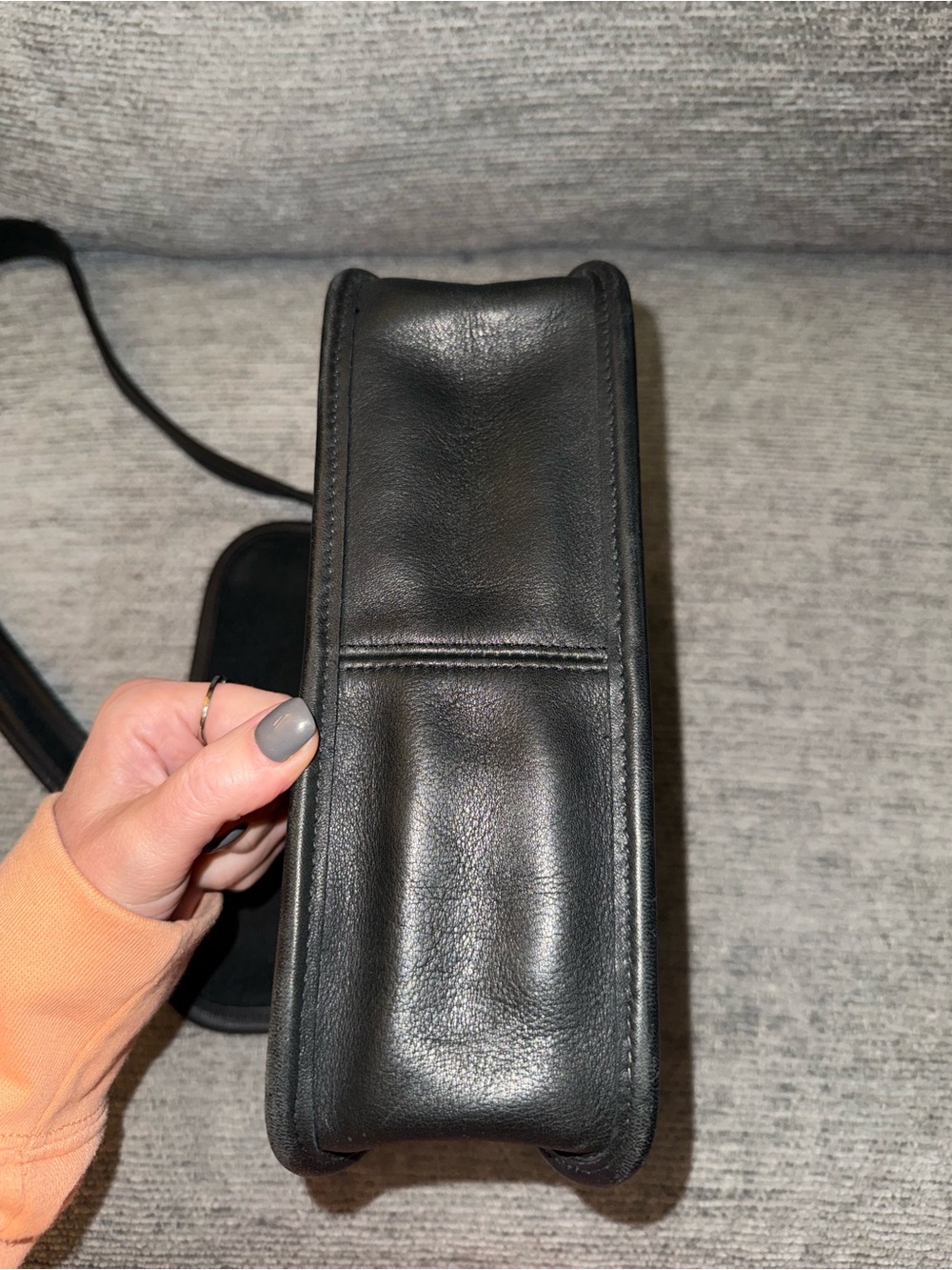 Vintage Coach Rambler Black Leather Messenger Bag with Turn-Lock Closure - Picture 9 of 16